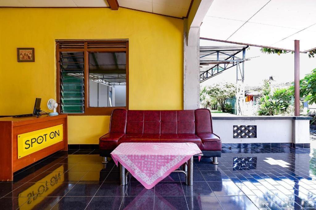 Spot On 2821 Griya Kawula Syariah Hotel Solo Kültér fotó